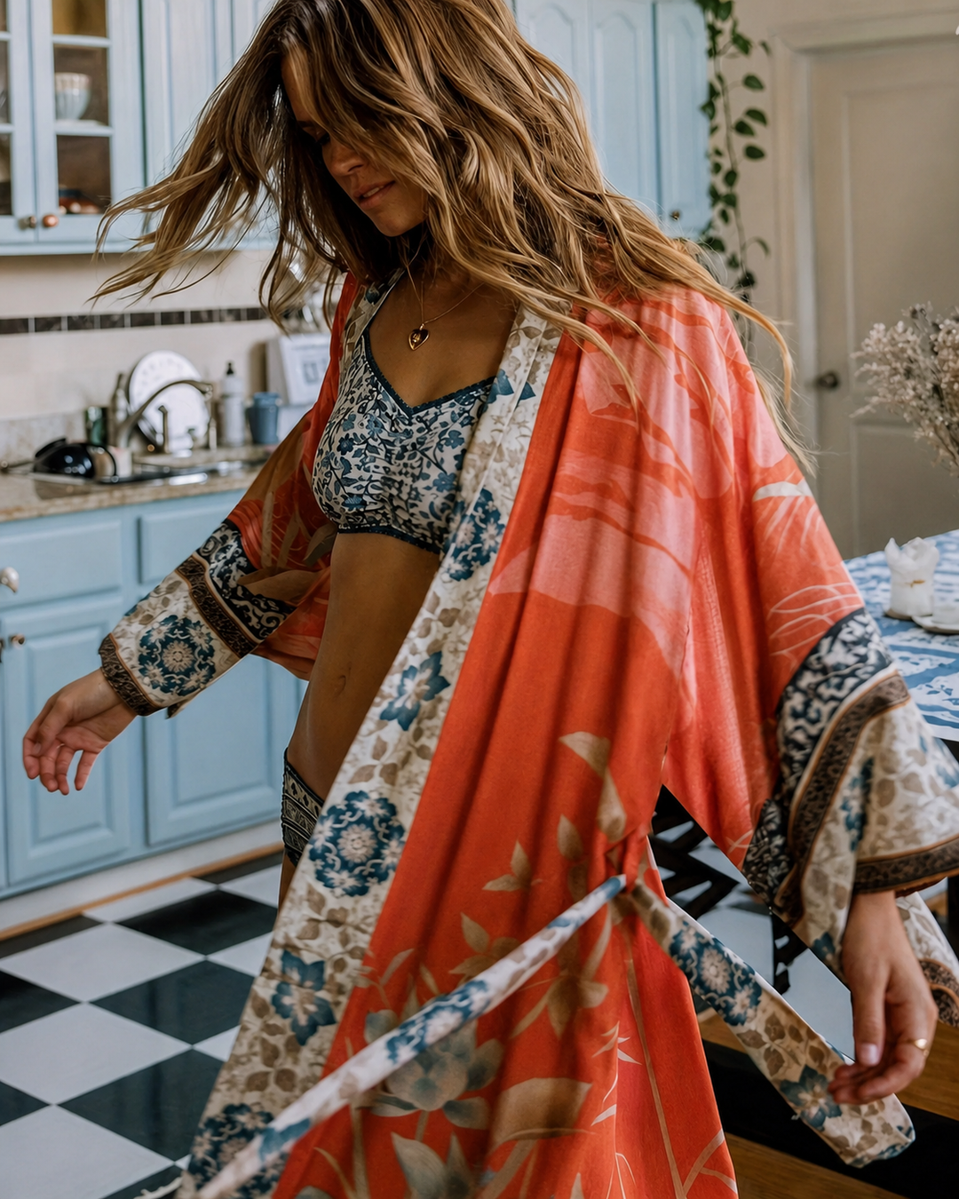Damers Lange Kimono med Blomsterprint og Strikceintur