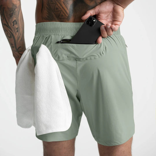 Herre shorts i hurtigtørkende sportstoff