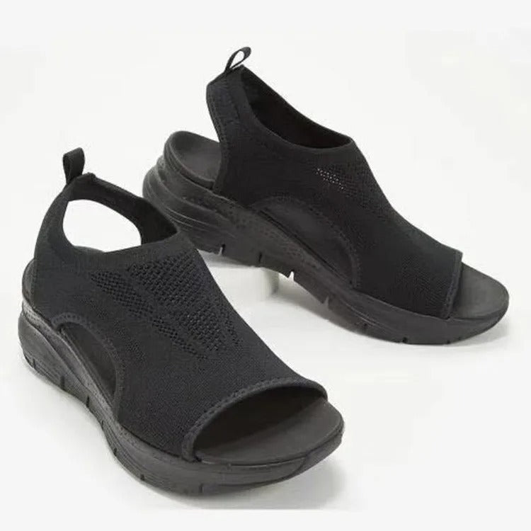 Plateformede sandaler med kile i mesh for kvinner