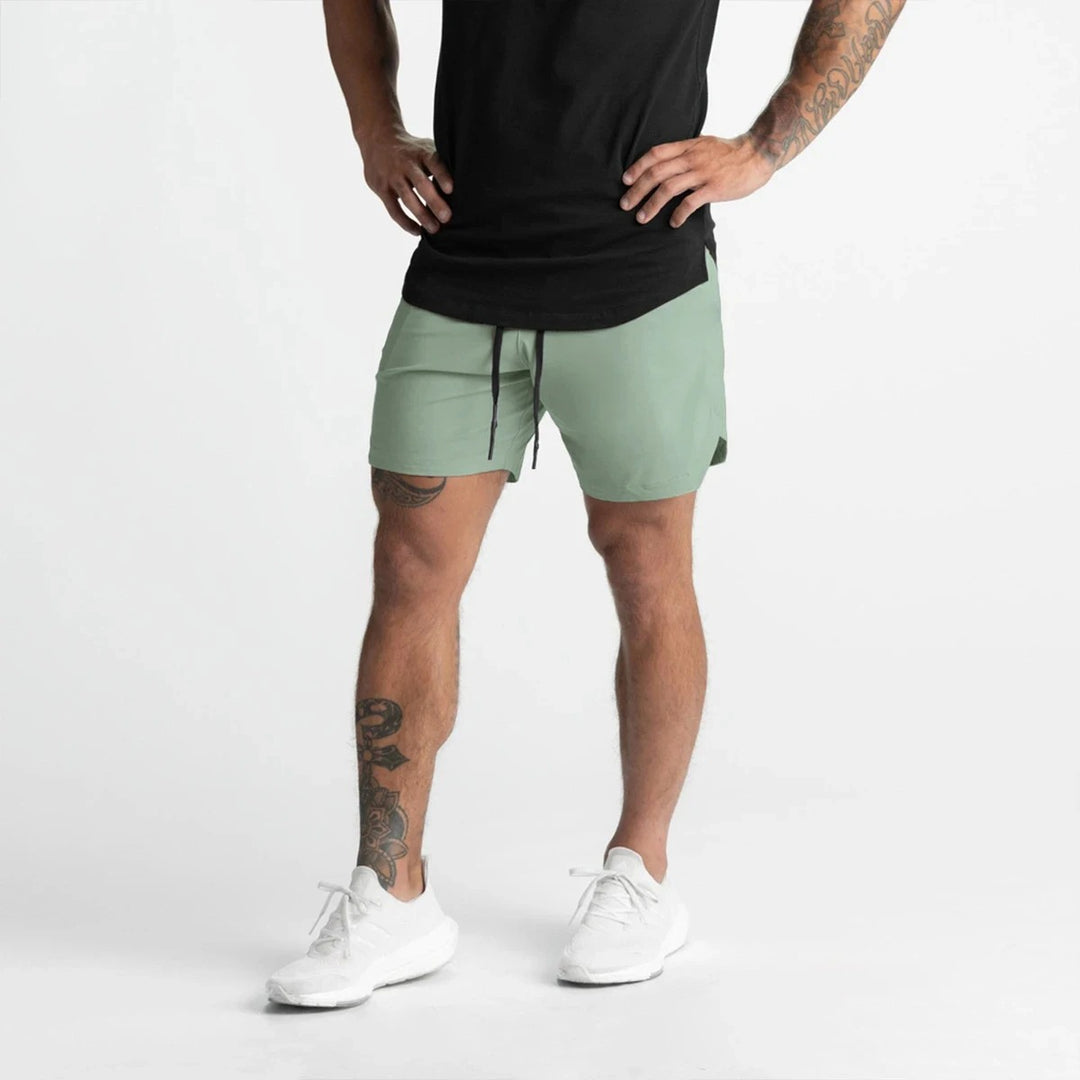 Herre shorts i hurtigtørkende sportstoff
