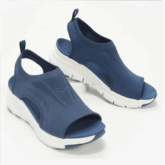 Plateformede sandaler med kile i mesh for kvinner