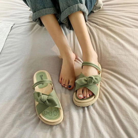 Plattformerte sommersandaler for damer