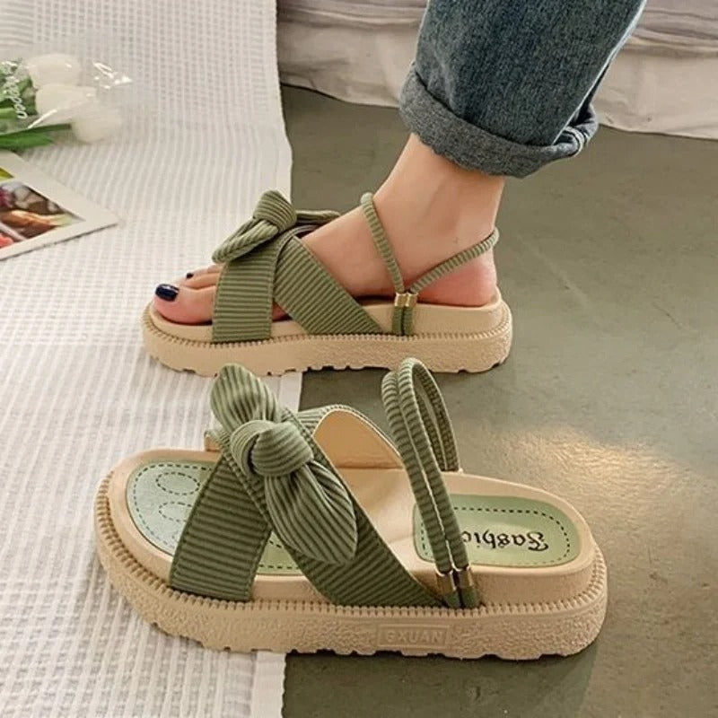 Plattformerte sommersandaler for damer