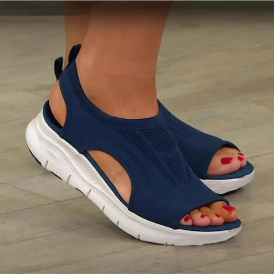 Plateformede sandaler med kile i mesh for kvinner