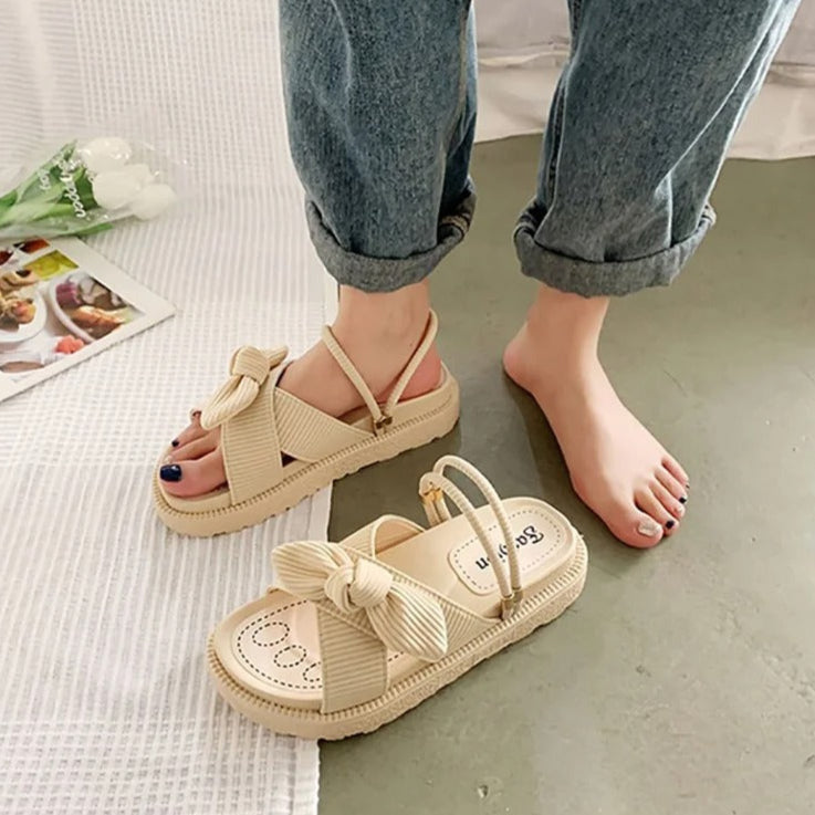 Plattformerte sommersandaler for damer