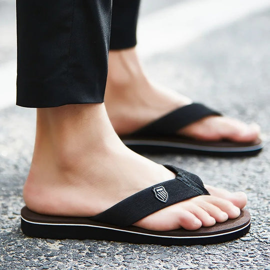 Sklisikre strandflipflops for menn