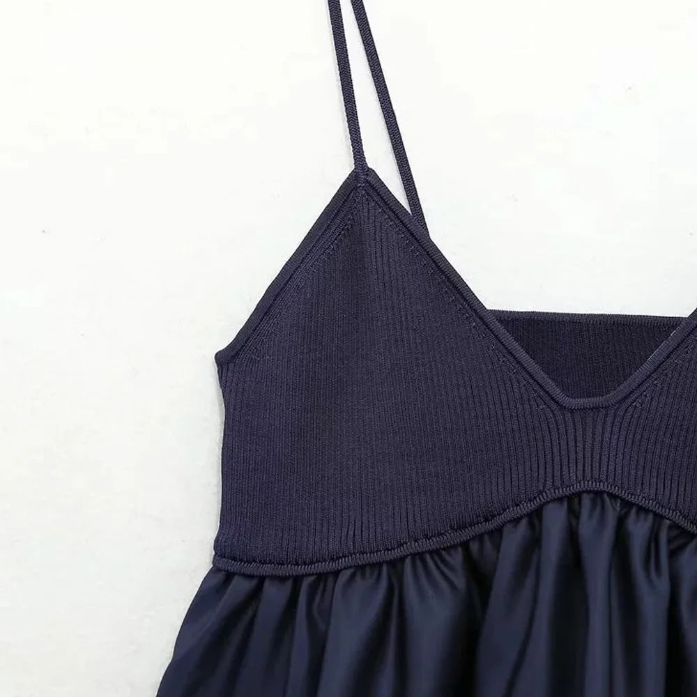 V-hals plissert smockbluse for kvinner