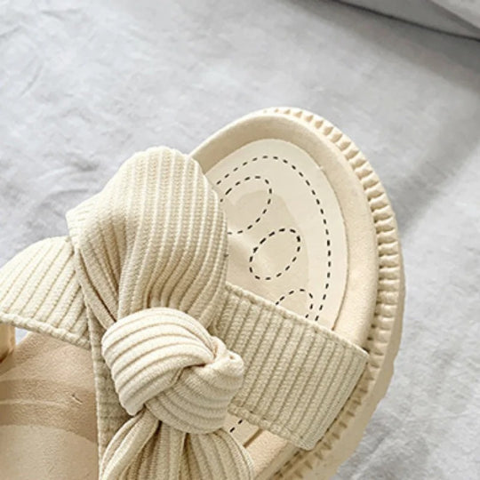 Plattformerte sommersandaler for damer