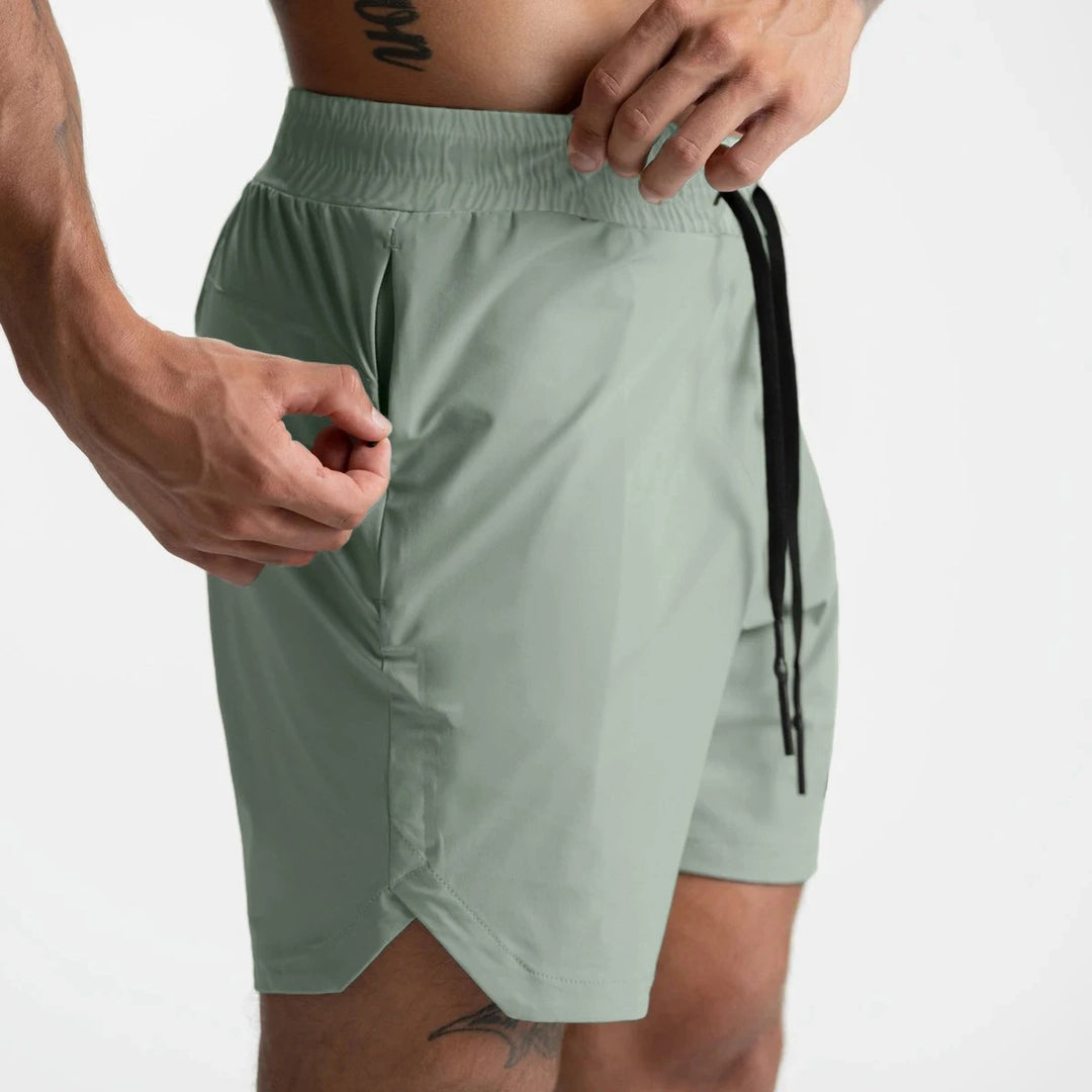 Herre shorts i hurtigtørkende sportstoff