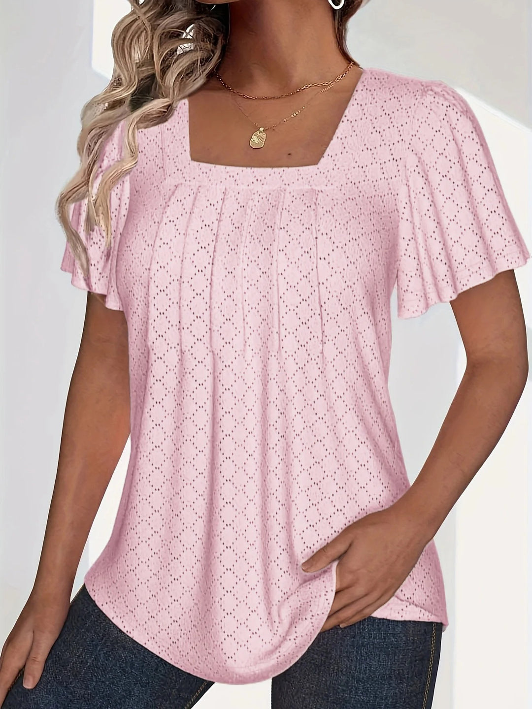 Damebluse med volanger og hull