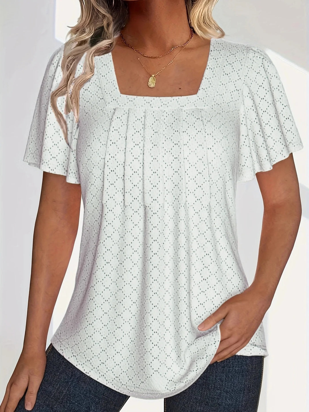 Damebluse med volanger og hull