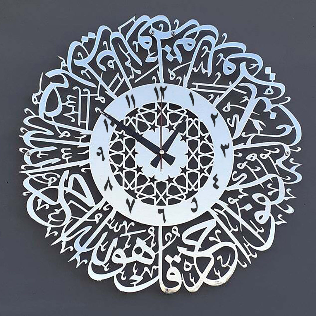 Veggklokke for arabisk kalligrafi